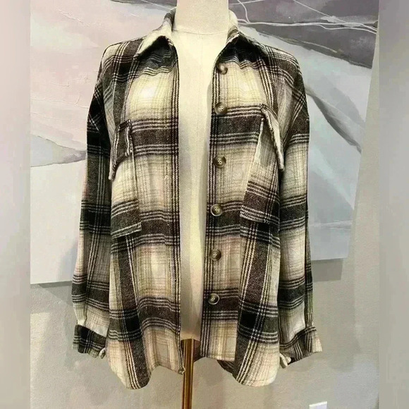 KLD black and tan flannel shacket Size S/M - Picture 4 of 8